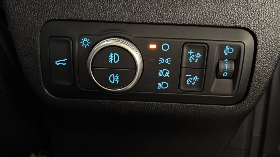 Ford Kuga 2.5 FHEV ST-Line X Edition 5dr CVT Hybrid Estate - Image 29