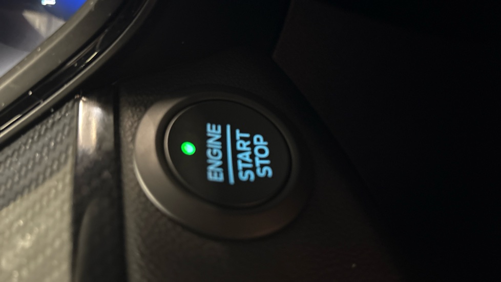 Ford Kuga 2.5 FHEV ST-Line X Edition 5dr CVT Hybrid Estate - Image 35