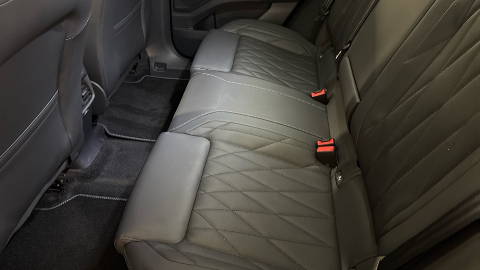 Ford Explorer 210kW Premium 77kWh 5dr Auto Electric Estate - Image 16