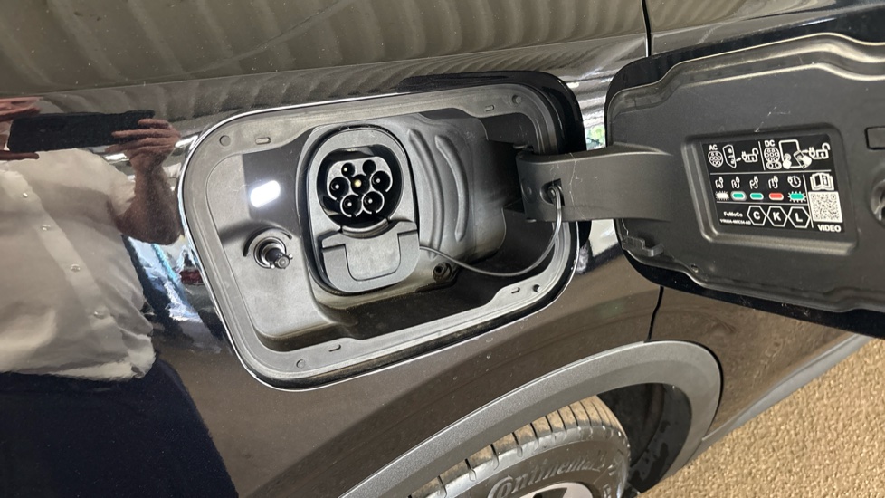 Ford Explorer 210kW Premium 77kWh 5dr Auto Electric Estate - Image 25