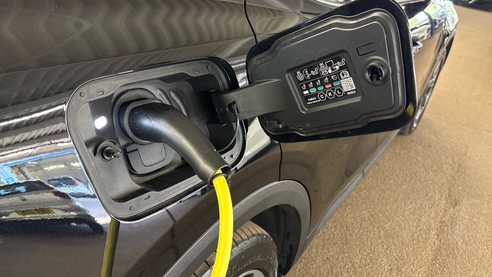 Ford Explorer 210kW Premium 77kWh 5dr Auto Electric Estate - Image 26