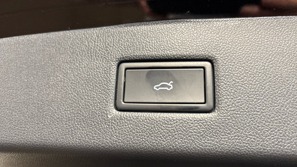 Ford Explorer 210kW Premium 77kWh 5dr Auto Electric Estate - Image 27