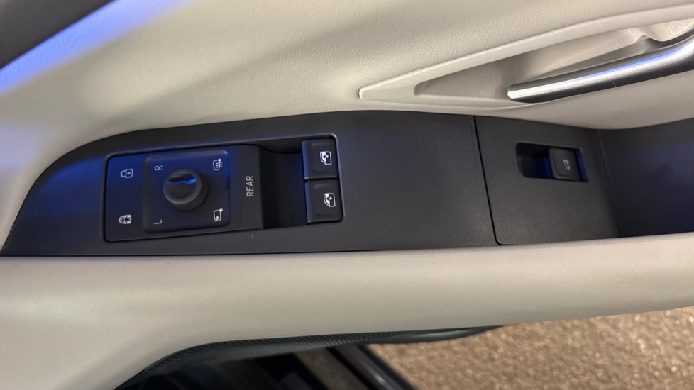 Ford Explorer 210kW Premium 77kWh 5dr Auto Electric Estate - Image 28