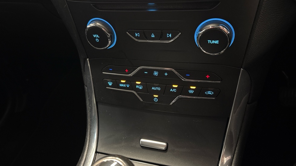 Ford S-MAX 2.0 TDCi 180 Titanium 5dr Diesel Estate - Image 41