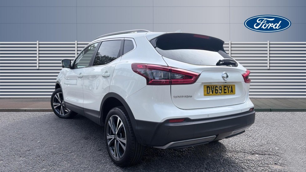 Nissan Qashqai 1.3 DiG-T N-Connecta 5dr Petrol Hatchback - Image 2