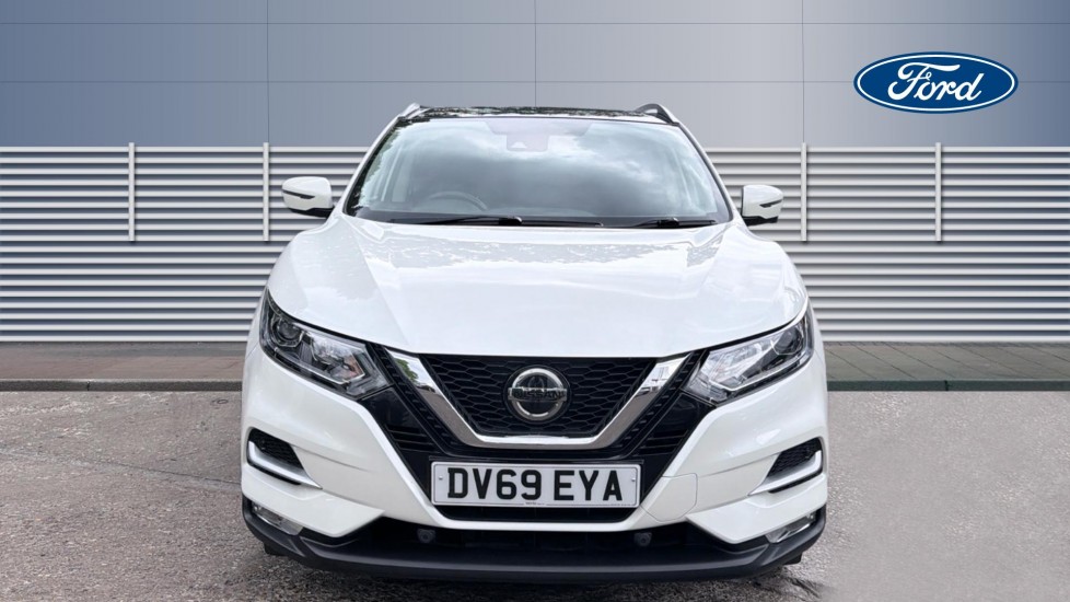 Nissan Qashqai 1.3 DiG-T N-Connecta 5dr Petrol Hatchback - Image 3
