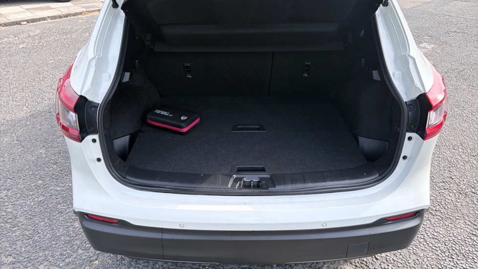 Nissan Qashqai 1.3 DiG-T N-Connecta 5dr Petrol Hatchback - Image 4