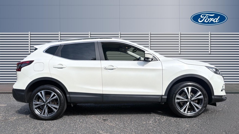 Nissan Qashqai 1.3 DiG-T N-Connecta 5dr Petrol Hatchback - Image 5