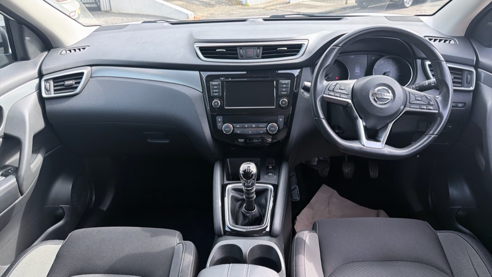 Nissan Qashqai 1.3 DiG-T N-Connecta 5dr Petrol Hatchback - Image 10