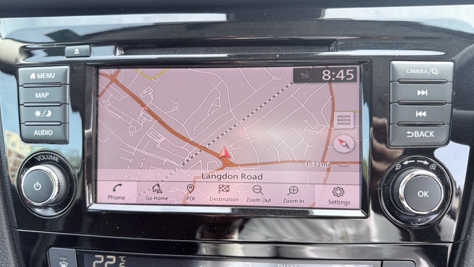 Nissan Qashqai 1.3 DiG-T N-Connecta 5dr Petrol Hatchback - Image 12