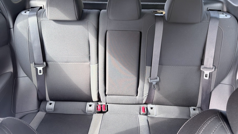 Nissan Qashqai 1.3 DiG-T N-Connecta 5dr Petrol Hatchback - Image 15