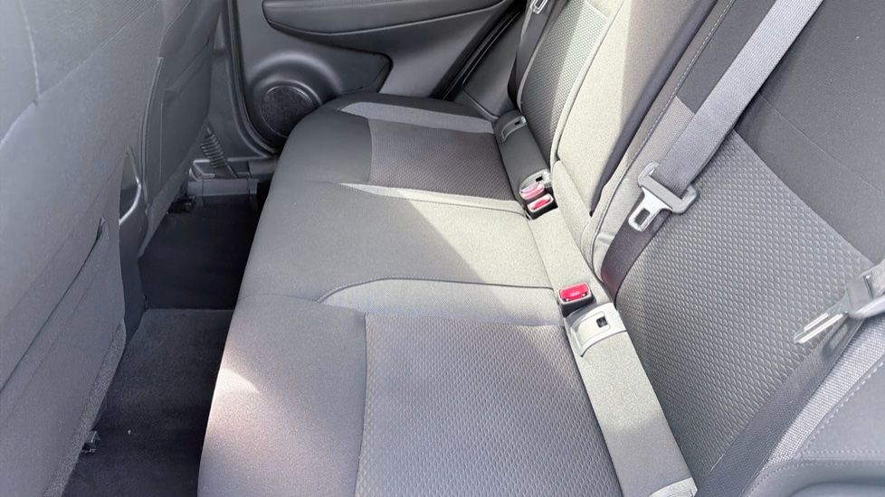 Nissan Qashqai 1.3 DiG-T N-Connecta 5dr Petrol Hatchback - Image 16