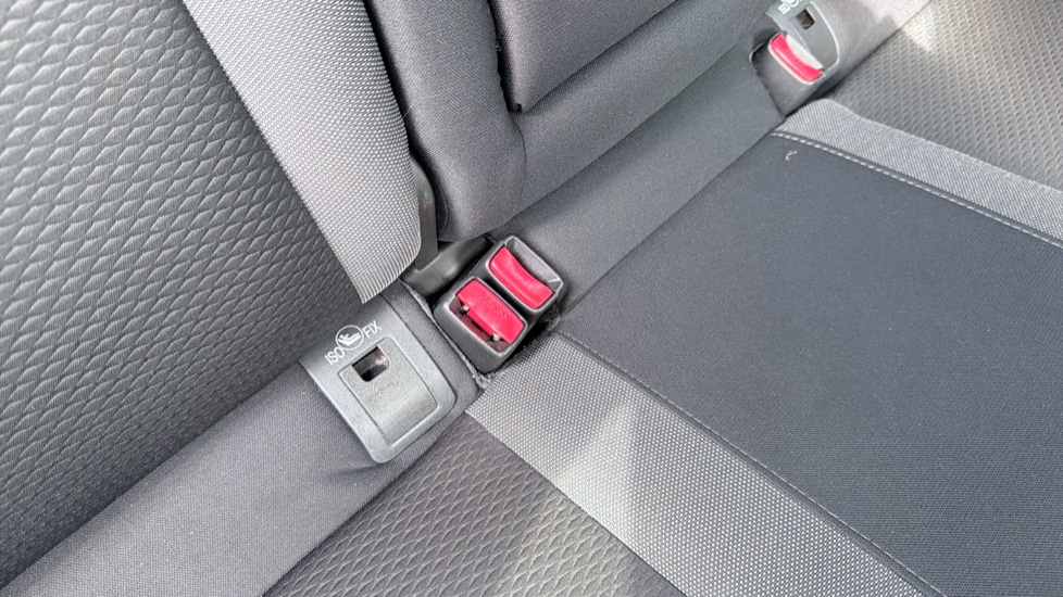 Nissan Qashqai 1.3 DiG-T N-Connecta 5dr Petrol Hatchback - Image 17