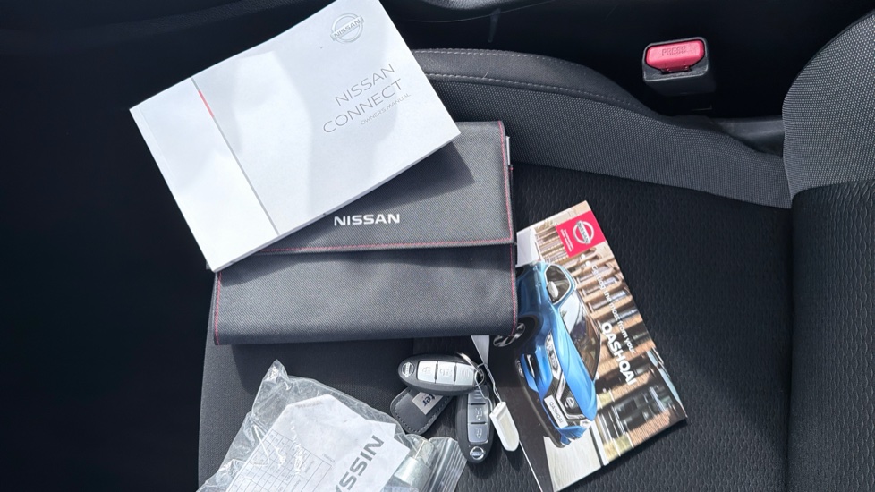 Nissan Qashqai 1.3 DiG-T N-Connecta 5dr Petrol Hatchback - Image 19