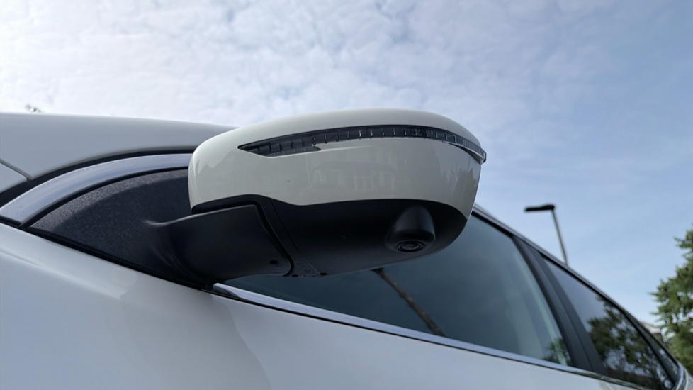 Nissan Qashqai 1.3 DiG-T N-Connecta 5dr Petrol Hatchback - Image 24