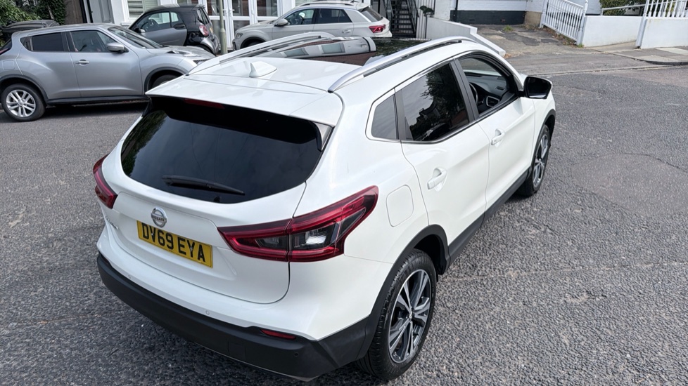 Nissan Qashqai 1.3 DiG-T N-Connecta 5dr Petrol Hatchback - Image 29