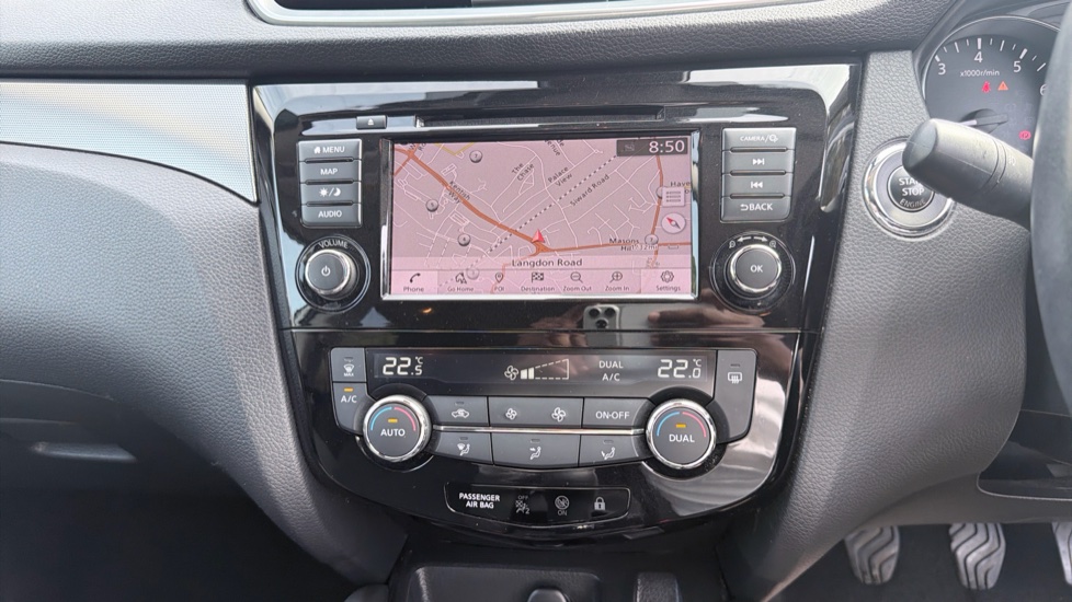 Nissan Qashqai 1.3 DiG-T N-Connecta 5dr Petrol Hatchback - Image 38