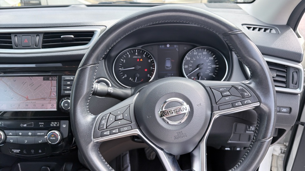 Nissan Qashqai 1.3 DiG-T N-Connecta 5dr Petrol Hatchback - Image 39