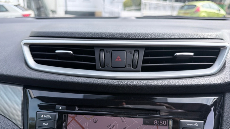 Nissan Qashqai 1.3 DiG-T N-Connecta 5dr Petrol Hatchback - Image 43