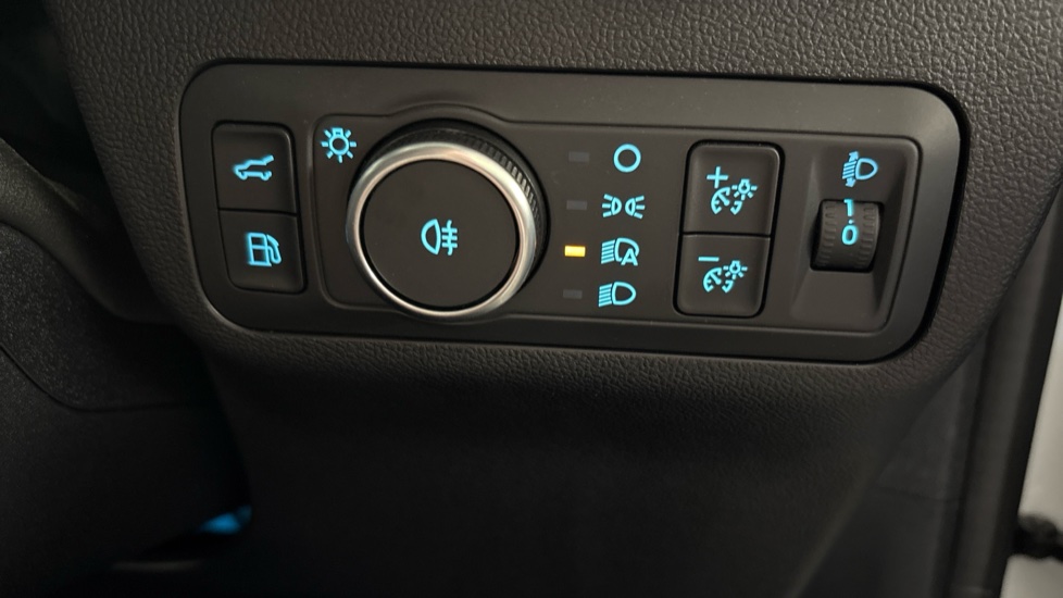 Ford Kuga 2.5 PHEV ST-Line X Black Package 5dr CVT Estate - Image 31