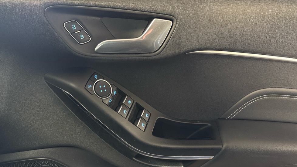 Ford Fiesta 1.0 EcoBoost Hybrid mHEV 155 Vignale Edition 5dr Petrol Hatchback - Image 23