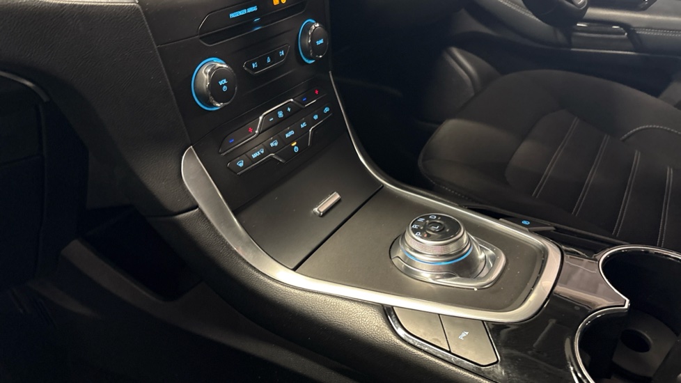 Ford Galaxy 2.5 FHEV 190 Titanium 5dr CVT Hybrid Estate - Image 13