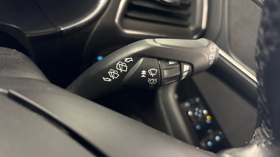 Ford Galaxy 2.5 FHEV 190 Titanium 5dr CVT Hybrid Estate - Image 31