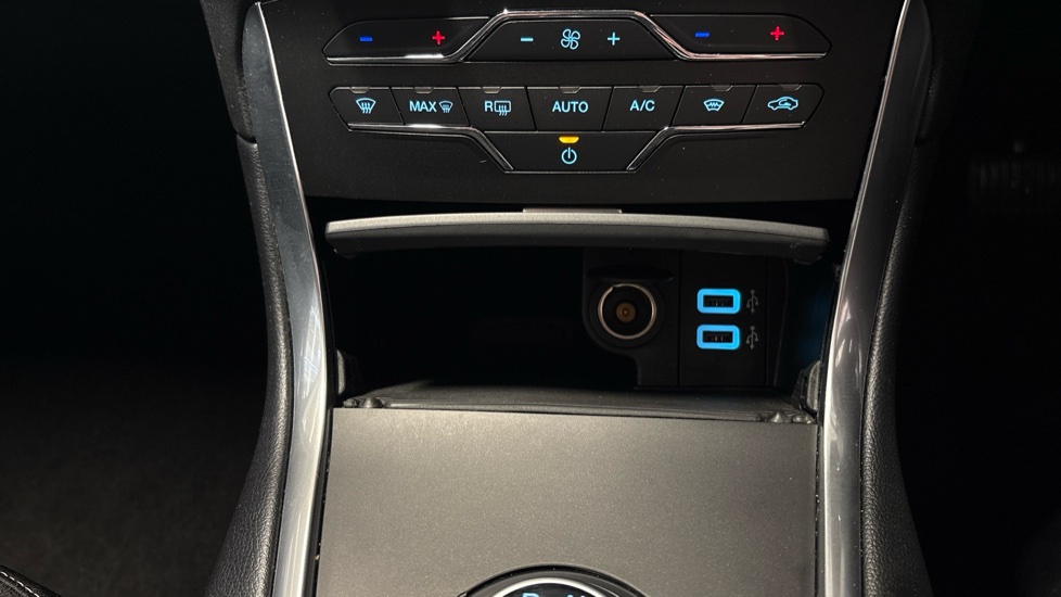 Ford Galaxy 2.5 FHEV 190 Titanium 5dr CVT Hybrid Estate - Image 43