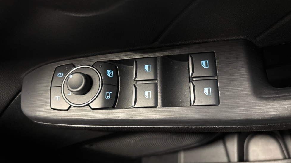 Ford Kuga 2.5 FHEV ST-Line X Edition 5dr CVT Hybrid Estate - Image 22