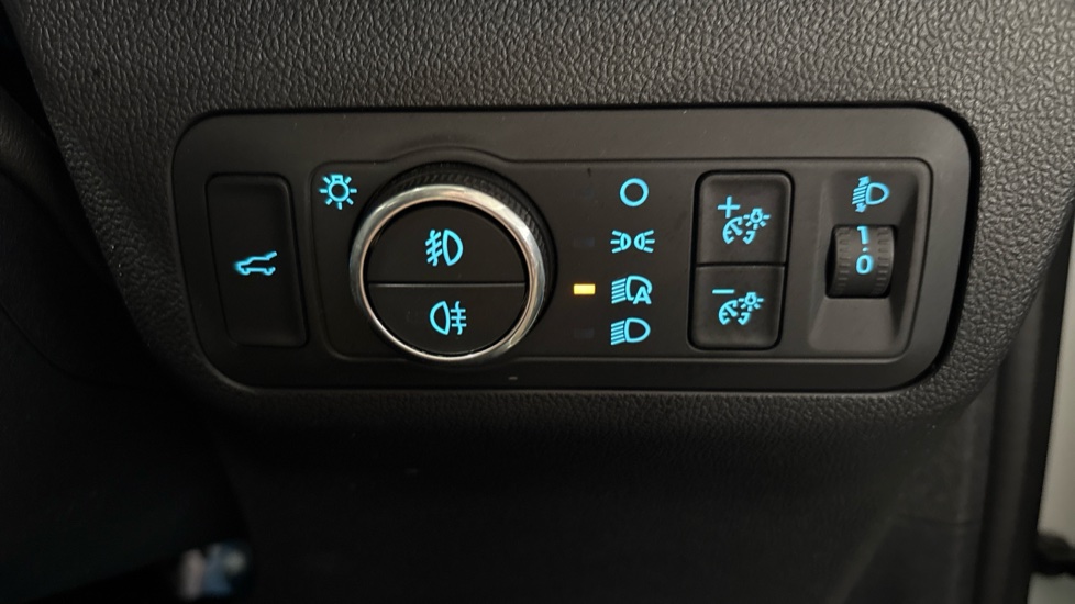 Ford Kuga 2.5 FHEV ST-Line X Edition 5dr CVT Hybrid Estate - Image 25