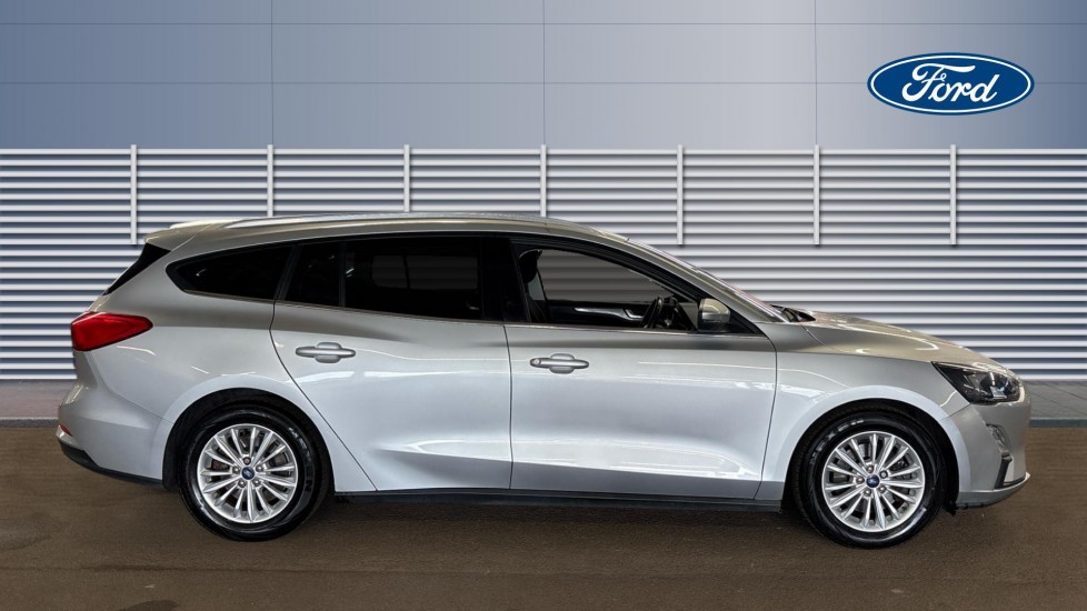 Ford Focus 1.0 EcoBoost 125 Titanium 5dr Petrol Estate - Image 5