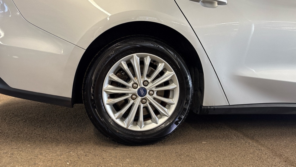 Ford Focus 1.0 EcoBoost 125 Titanium 5dr Petrol Estate - Image 7