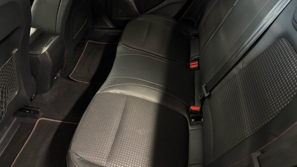Ford Focus 1.0 EcoBoost Hybrid mHEV 125 ST-Line X Edition 5dr Petrol Hatchback - Image 16