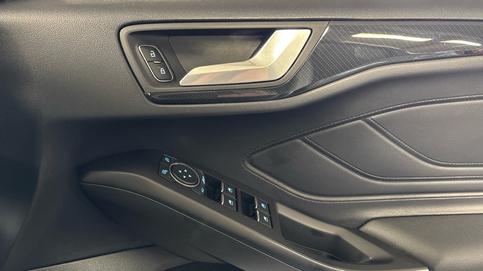 Ford Focus 1.0 EcoBoost Hybrid mHEV 125 ST-Line X Edition 5dr Petrol Hatchback - Image 23