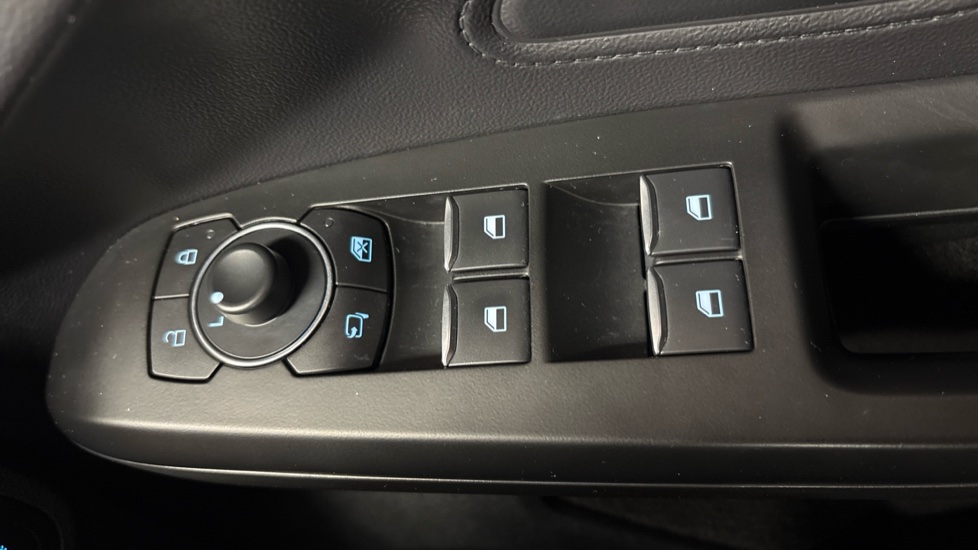 Ford Focus 1.0 EcoBoost Titanium 5dr Petrol Hatchback - Image 22