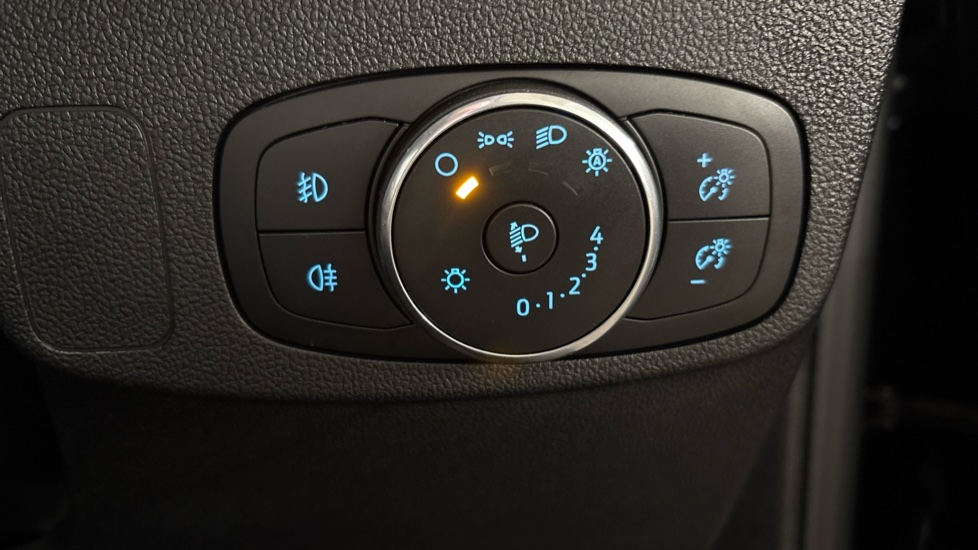 Ford Focus 1.0 EcoBoost Titanium 5dr Petrol Hatchback - Image 25