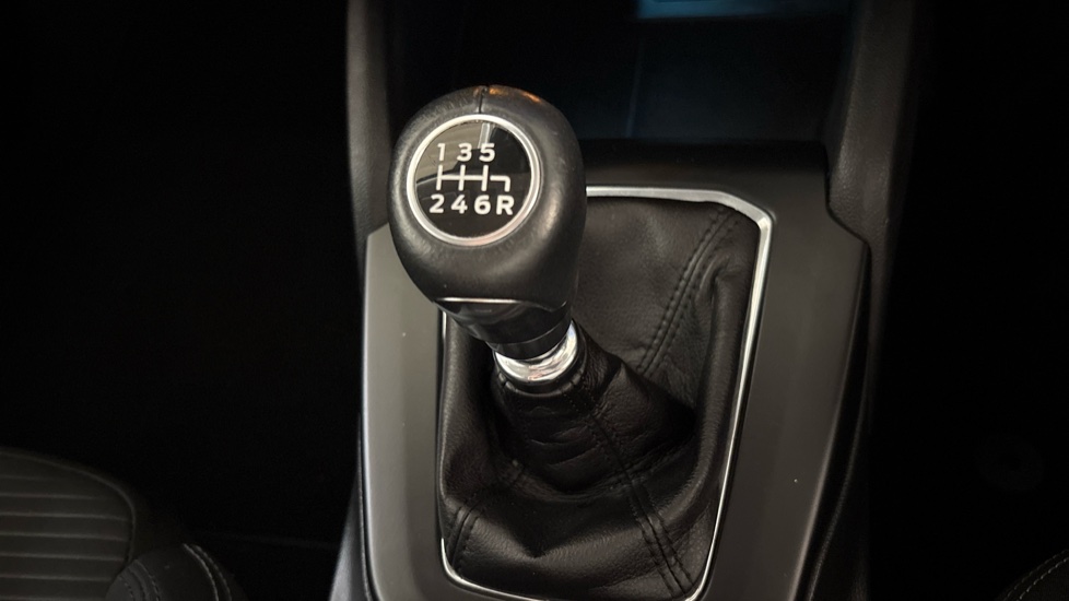 Ford Focus 1.0 EcoBoost Titanium 5dr Petrol Hatchback - Image 43