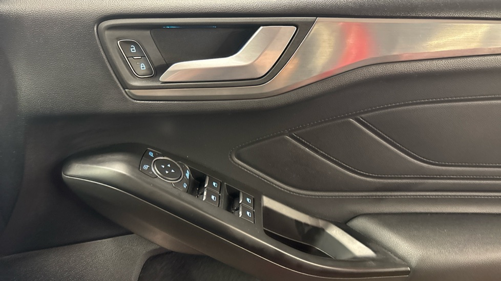 Ford Focus 1.0 EcoBoost Hybrid mHEV 125 Titanium X Ed 5dr Petrol Hatchback - Image 23
