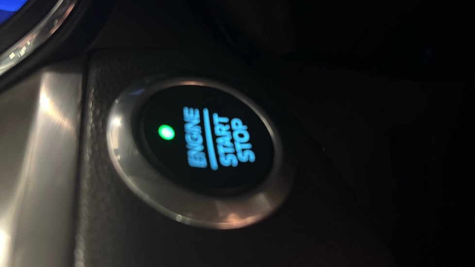 Ford Focus 1.0 EcoBoost Hybrid mHEV 125 Titanium X Ed 5dr Petrol Hatchback - Image 31