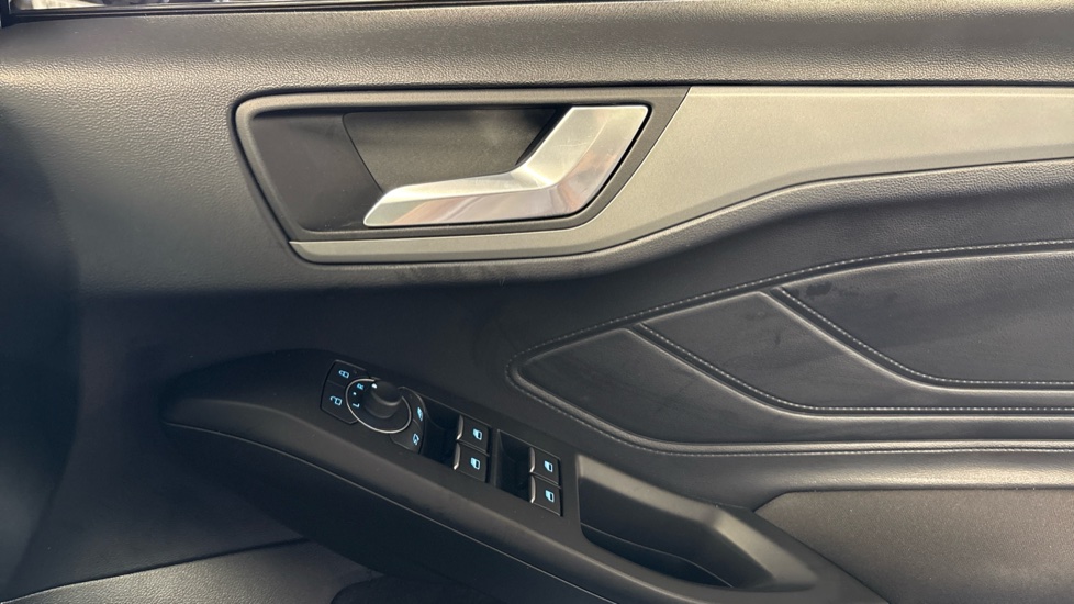 Ford Focus 1.0 EcoBoost ST-Line Style 5dr Petrol Hatchback - Image 23