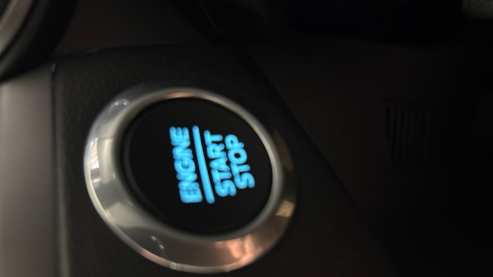 Ford Focus 1.0 EcoBoost ST-Line Style 5dr Petrol Hatchback - Image 31