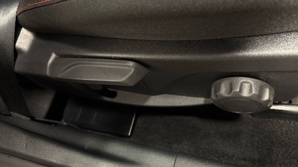 Ford Focus 1.0 EcoBoost ST-Line Style 5dr Petrol Hatchback - Image 44