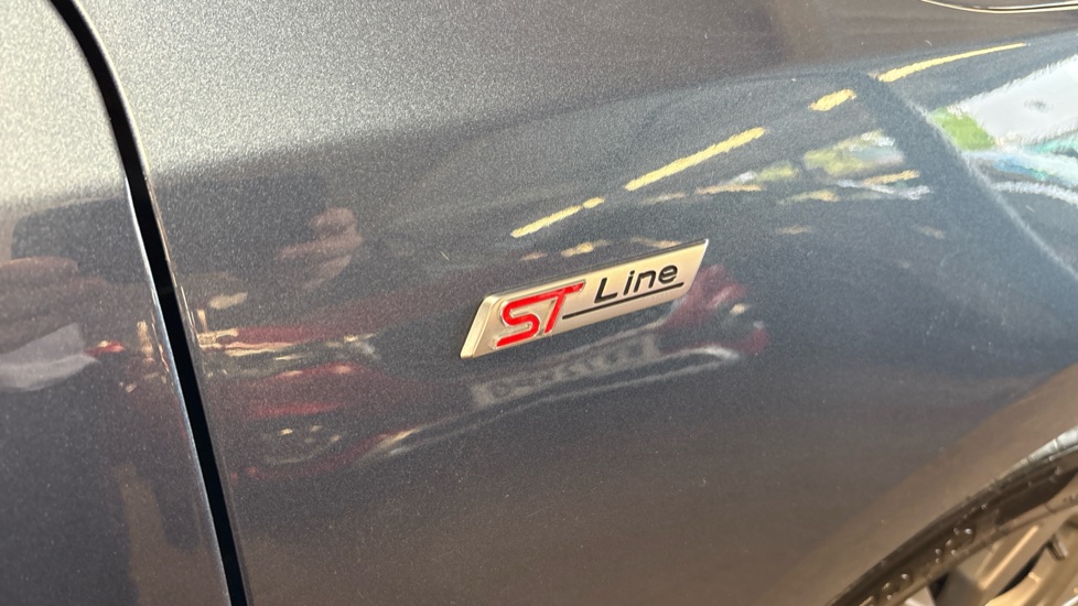 Ford Focus 1.0 EcoBoost ST-Line Style 5dr Petrol Hatchback - Image 45