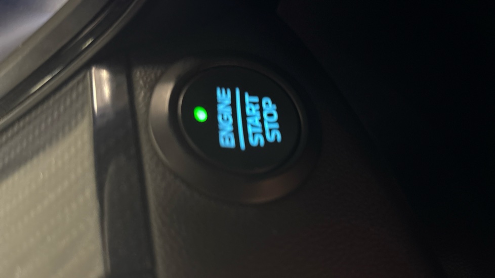 Ford Kuga 1.5 EcoBoost 150 ST-Line Edition 5dr Petrol Estate - Image 31