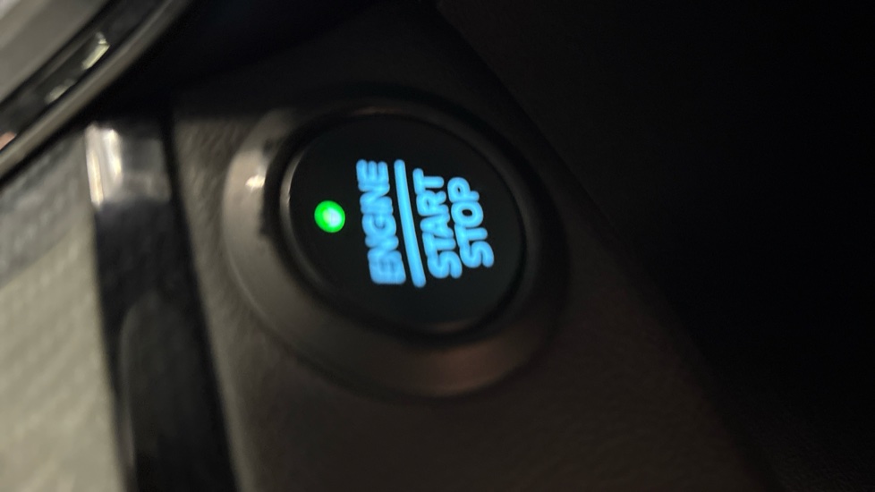 Ford Kuga 1.5 EcoBoost 150 ST-Line Edition 5dr Petrol Estate - Image 31