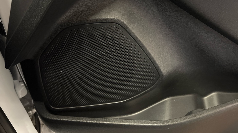 Ford Puma 1.0 EcoBoost Hybrid mHEV ST-Line X 5dr Petrol Hatchback - Image 24