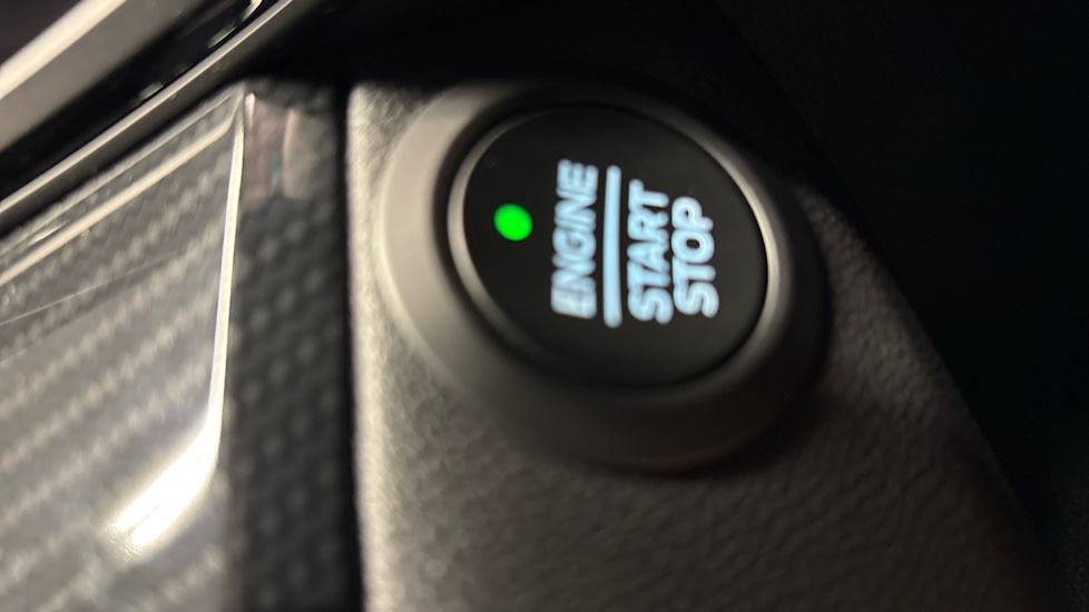 Ford Kuga 1.5 EcoBoost 150 ST-Line X Edition 5dr Petrol Estate - Image 31