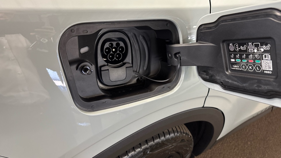 Ford Explorer 210kW Collection 79kWh 5dr Auto Electric Estate - Image 42