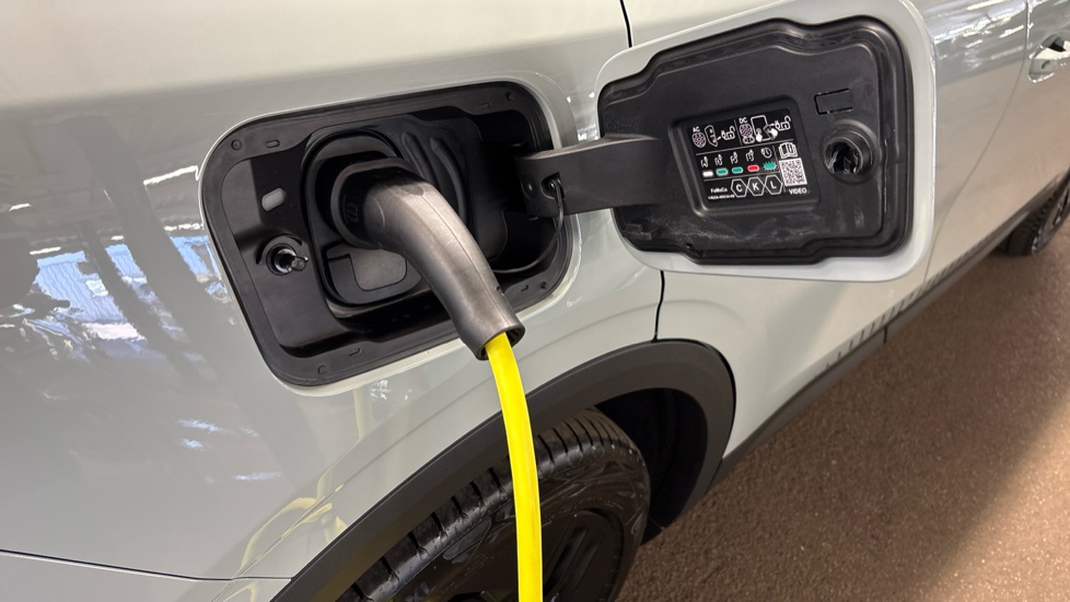Ford Explorer 210kW Collection 79kWh 5dr Auto Electric Estate - Image 43