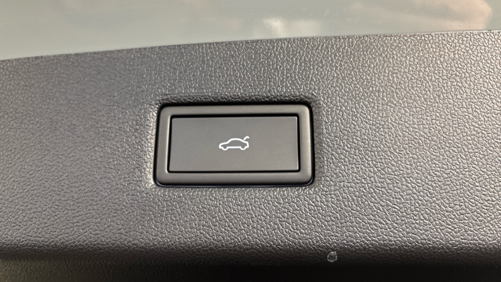 Ford Explorer 210kW Collection 79kWh 5dr Auto Electric Estate - Image 45